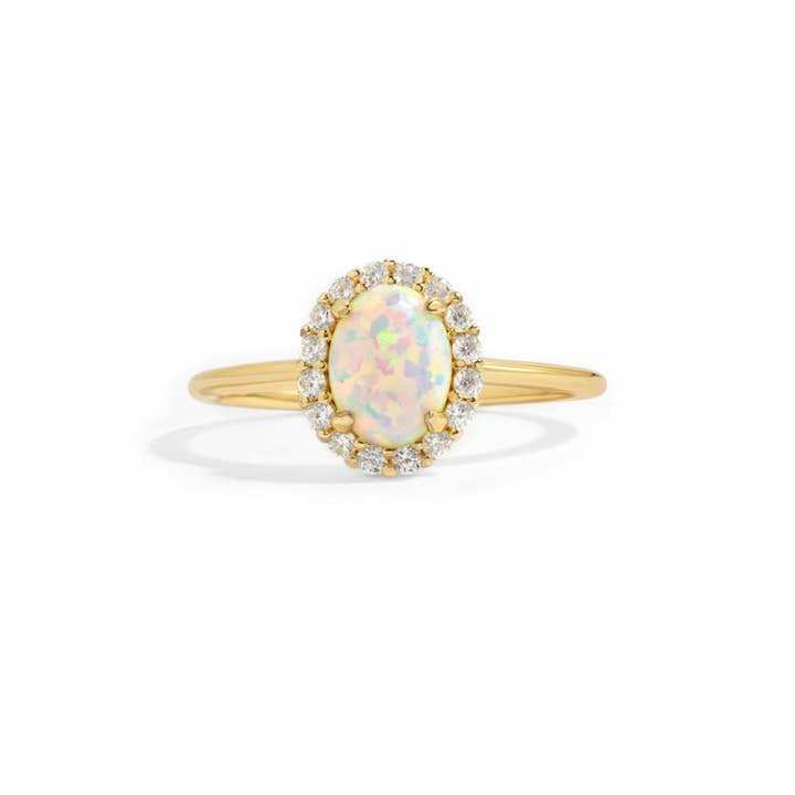Ovale opal ring met pavé halo voor wholesale door Sami Jewels