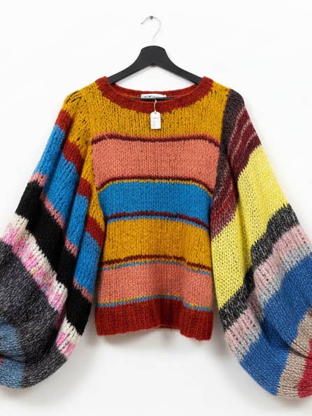 Pull coloré tricoté à la main avec manches bouffantes pour la vente par Made by MANAGERIE