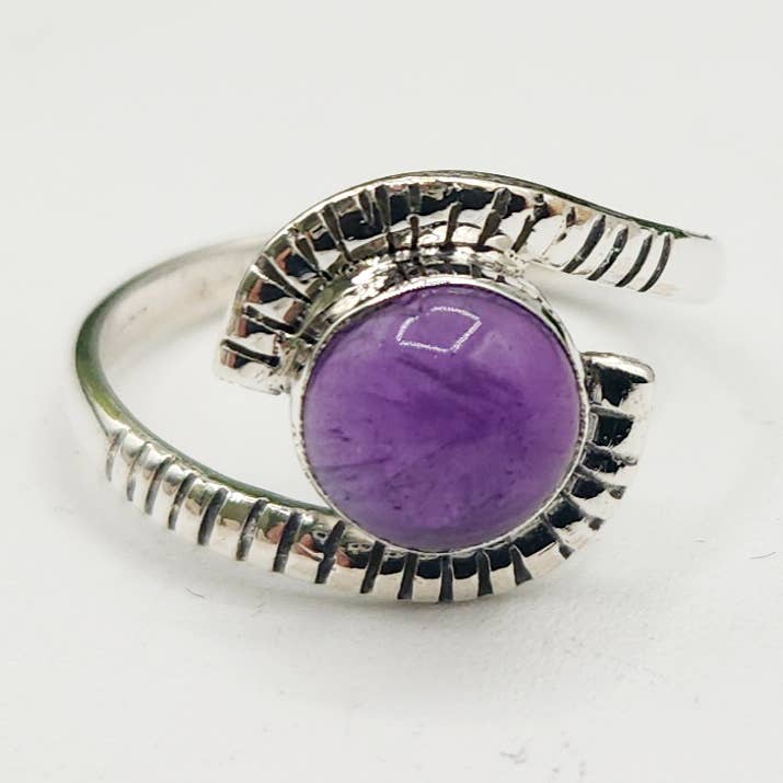 Anillo de piedra semipreciosa de amatista de 8 mm - Plata de ley para venta al por mayor de Meraki Gemstones