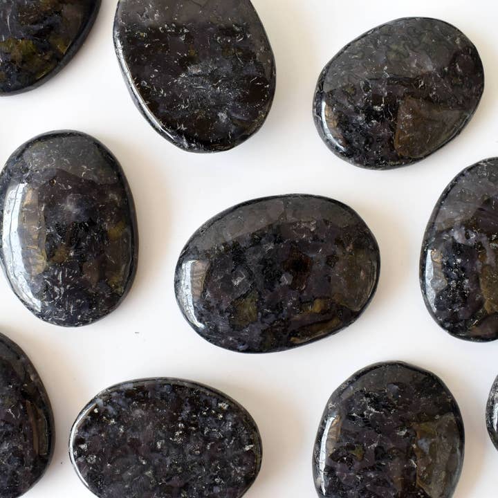 Soothing Crystals - Vendita all'ingrosso Pietra/cristallo spirituale - Pietra Palmare | Gabbro Indaco | Cristallo da Pollice | Gemma da Tasca4