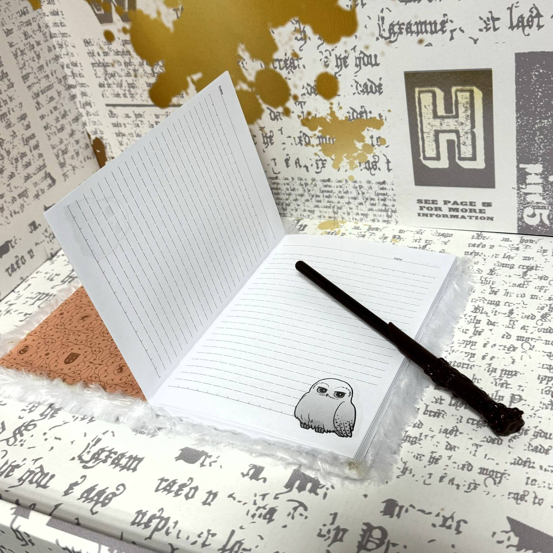 Mad Monkey GmbH - Wholesale Notebook - Harry Potter - Plush Notebook Set "Hedwig"4