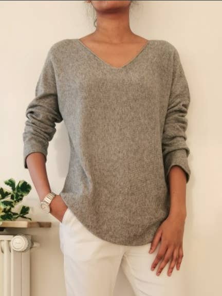 LOOWIE - Wholesale Knit Sweater - Women's - Z819 Italian One Size Taupe V-Neck Knit Soft Sweater LOOWIE0