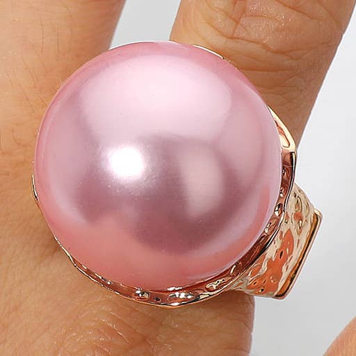 Anello elasticizzato in metallo con accento di perle audaci per la vendita all'ingrosso da parte di Sensibling Corp.