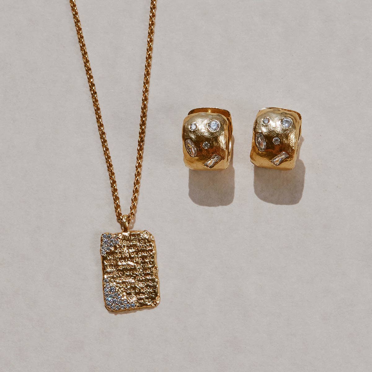 Agapée Jewelry - Venta al por mayor Pendientes de aro pequeños - Pendientes Lucci | Joyería de oro resistente al agua3