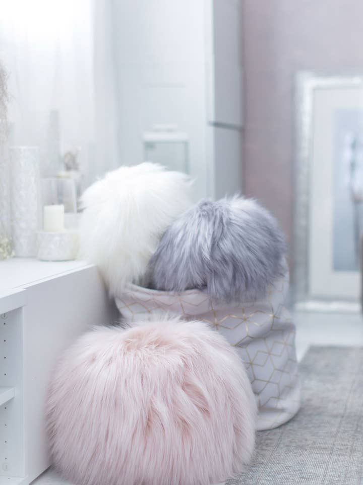 Snowball en fausse fourrure - Taille XL pour la vente par Maison Evelyne Prélonge