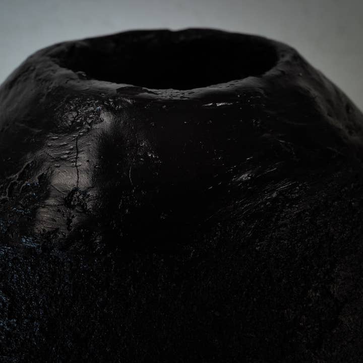 Primitive minimalist concrete vase, black, Eiapit design for wholesale by Eiapit