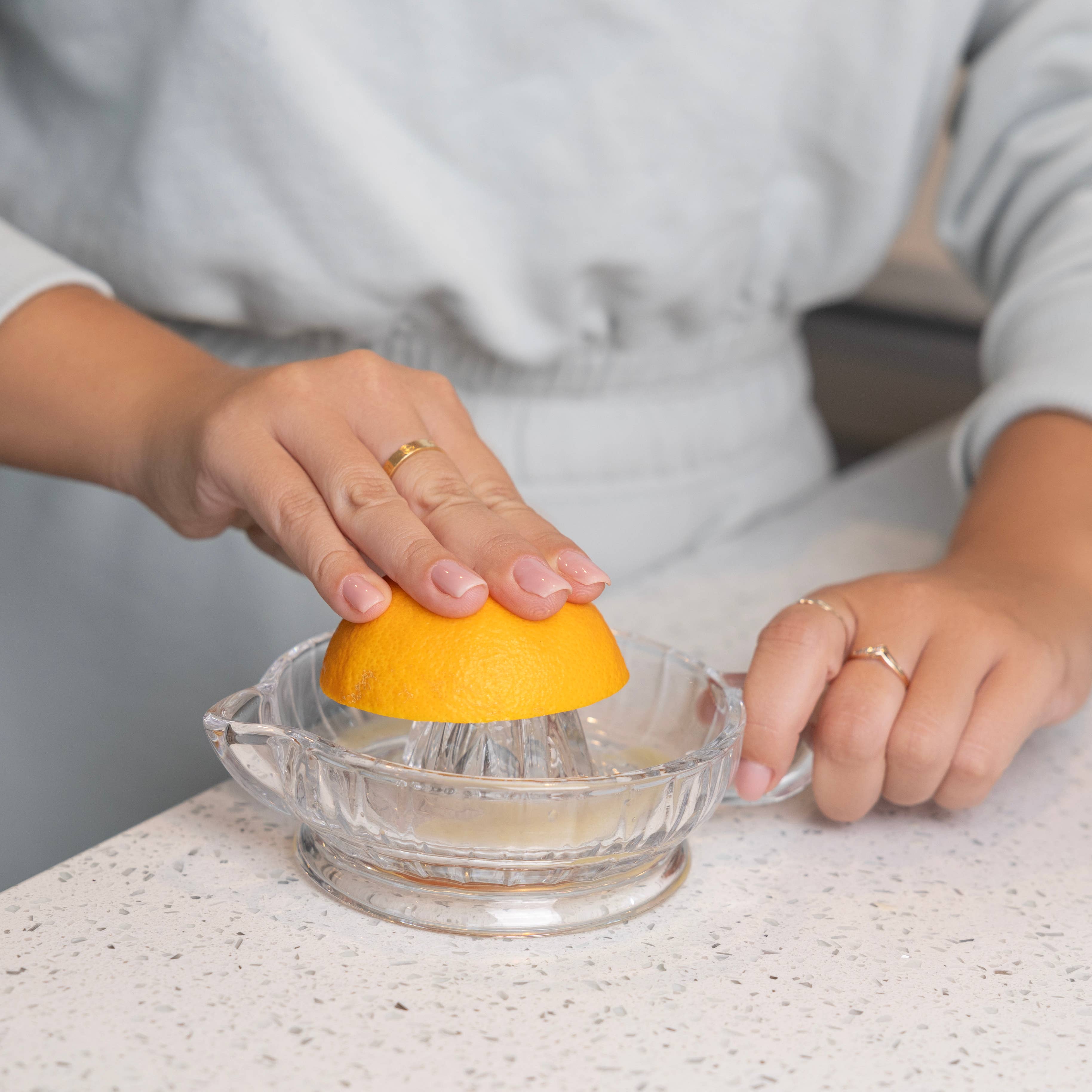 Fox Run Brands - Vente Presse-agrumes - Presse-agrumes manuel Fox Run en verre épais pour citrons, etc.1