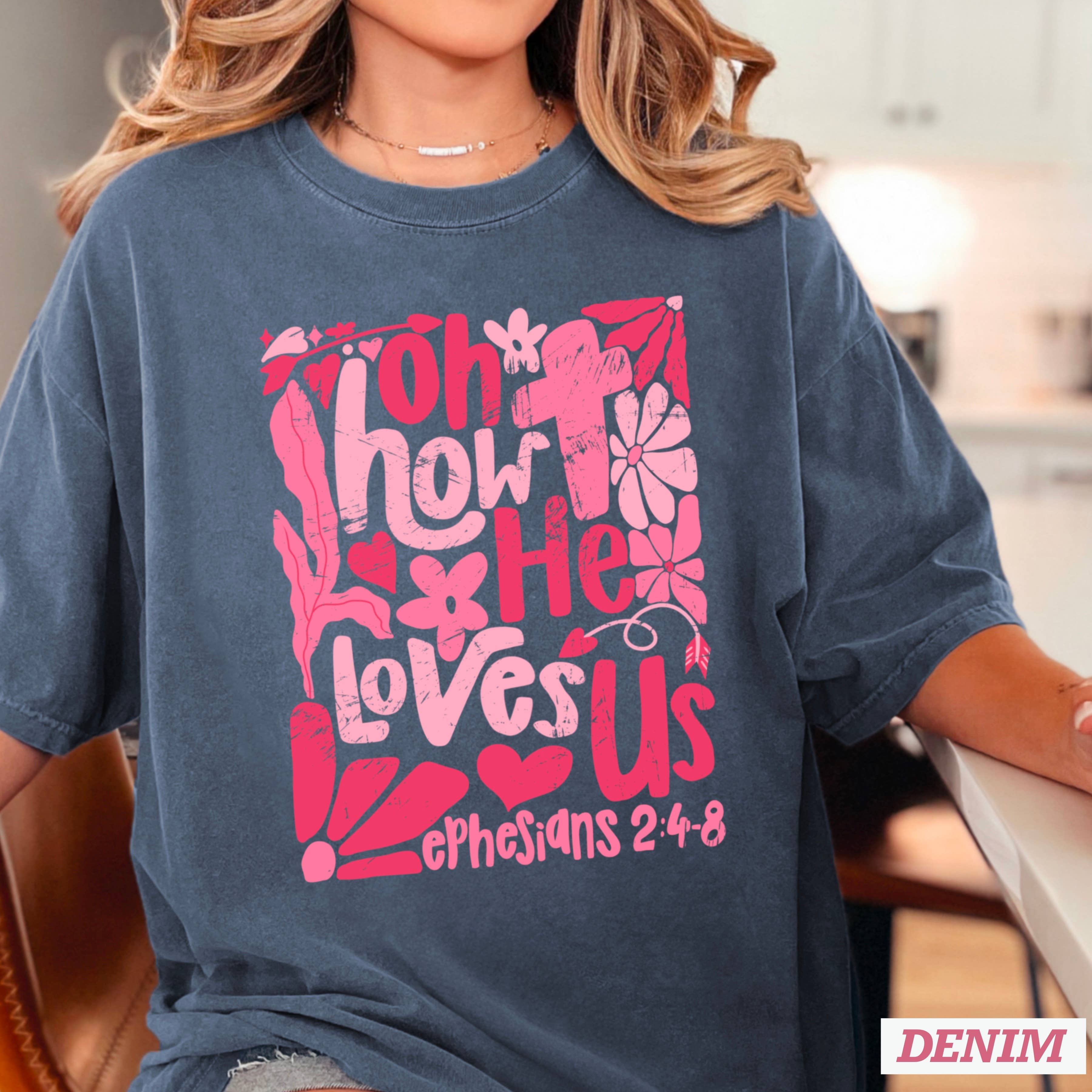 Shoppe SHC - Vendita all'ingrosso Maglietta stampata - Donna - Oh Come Egli Ci Ama Maglietta Grafica Cristiana | Comfort Colors9