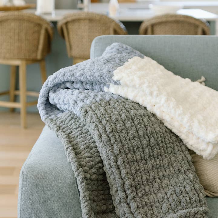 Nicnakknits - Wholesale Throw blanket - Daphne - Handmade Chunky Knit Blanket4