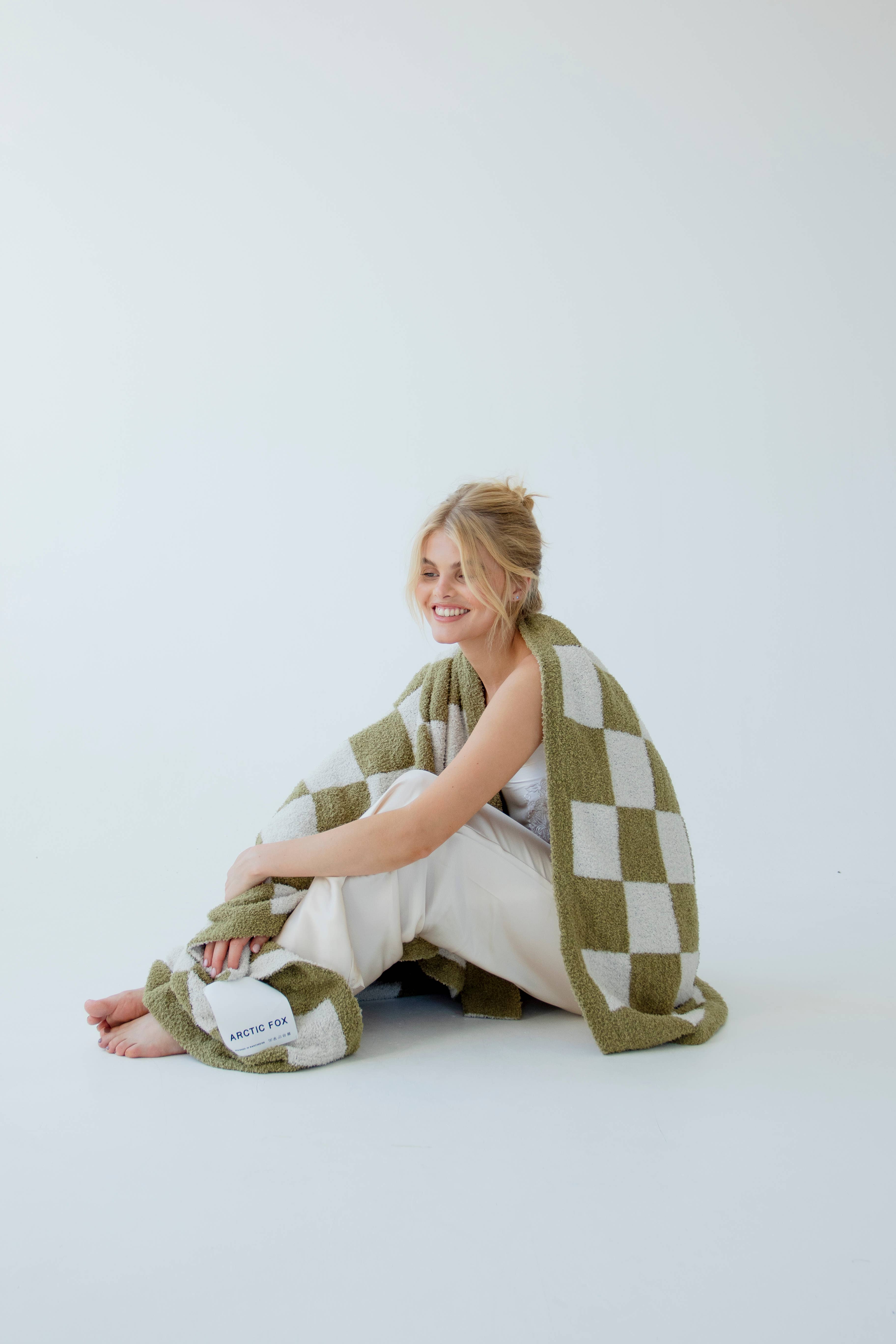 ARCTIC FOX & CO. - Wholesale Throw Blanket - The Teddy Throw - 100% Recycled - Khaki Check - AW252