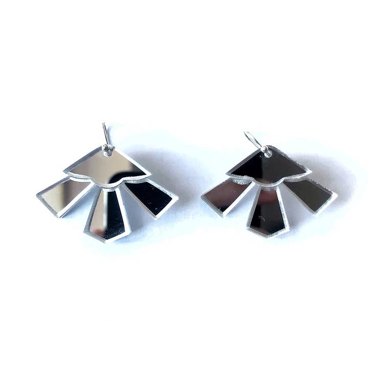 Boucles d'oreilles Lotus pour la vente par Mim Té