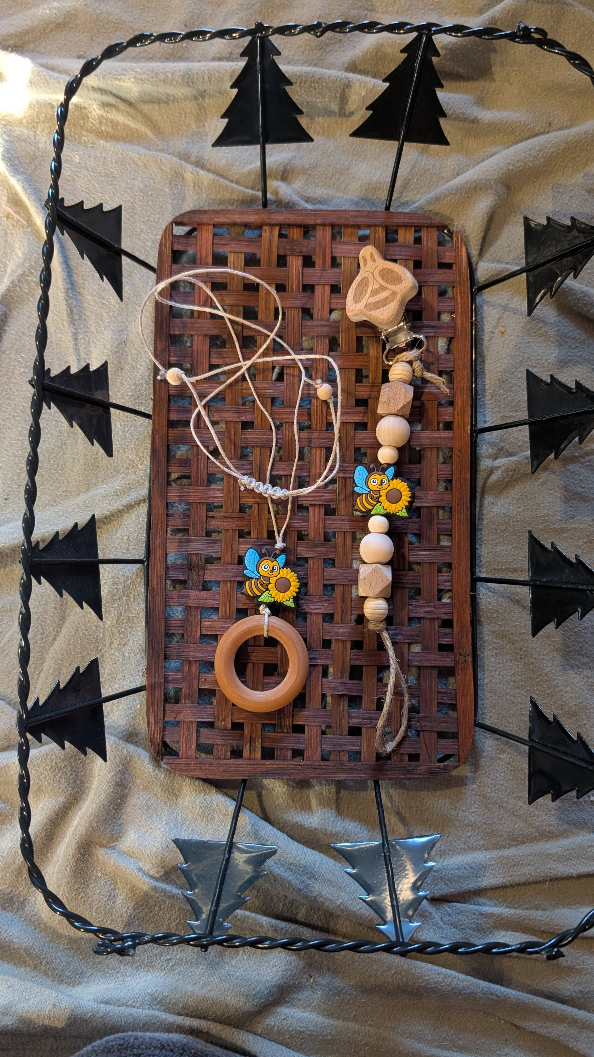 Brombie - Wholesale Jewelry Set - Mama nursing necklace with matching clip for pacifier or toy2