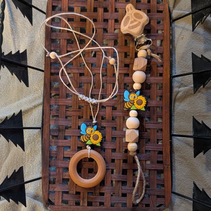 Brombie - Wholesale Jewelry Set - Mama nursing necklace with matching clip for pacifier or toy2