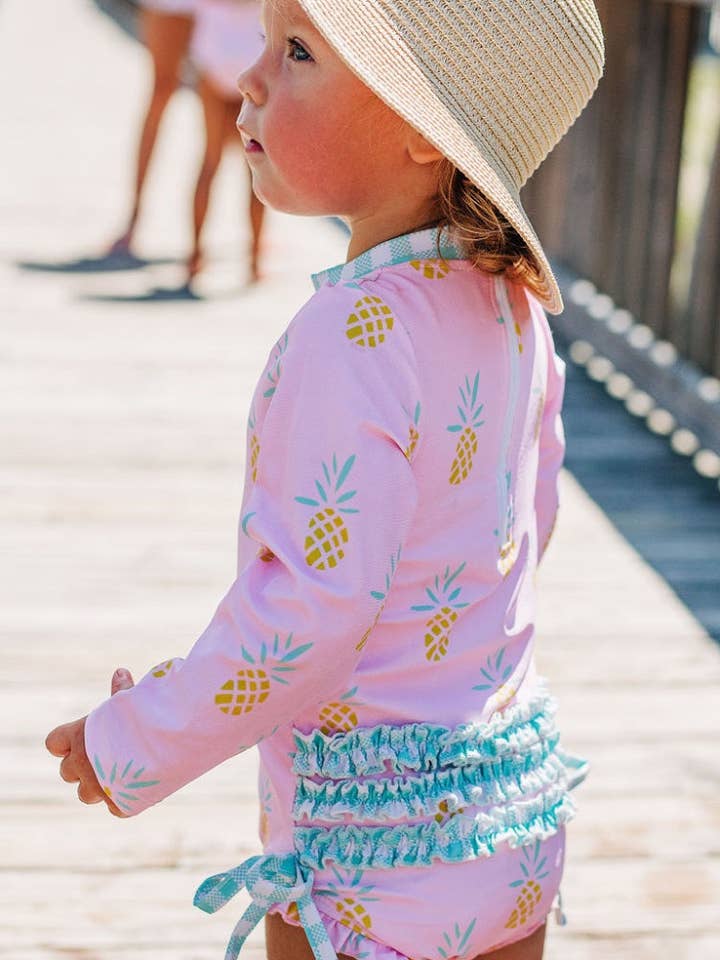 Costume da bagno per ragazze - Fondo con volant - Ananas rosa per la vendita all'ingrosso da parte di Sugar Bee Clothing