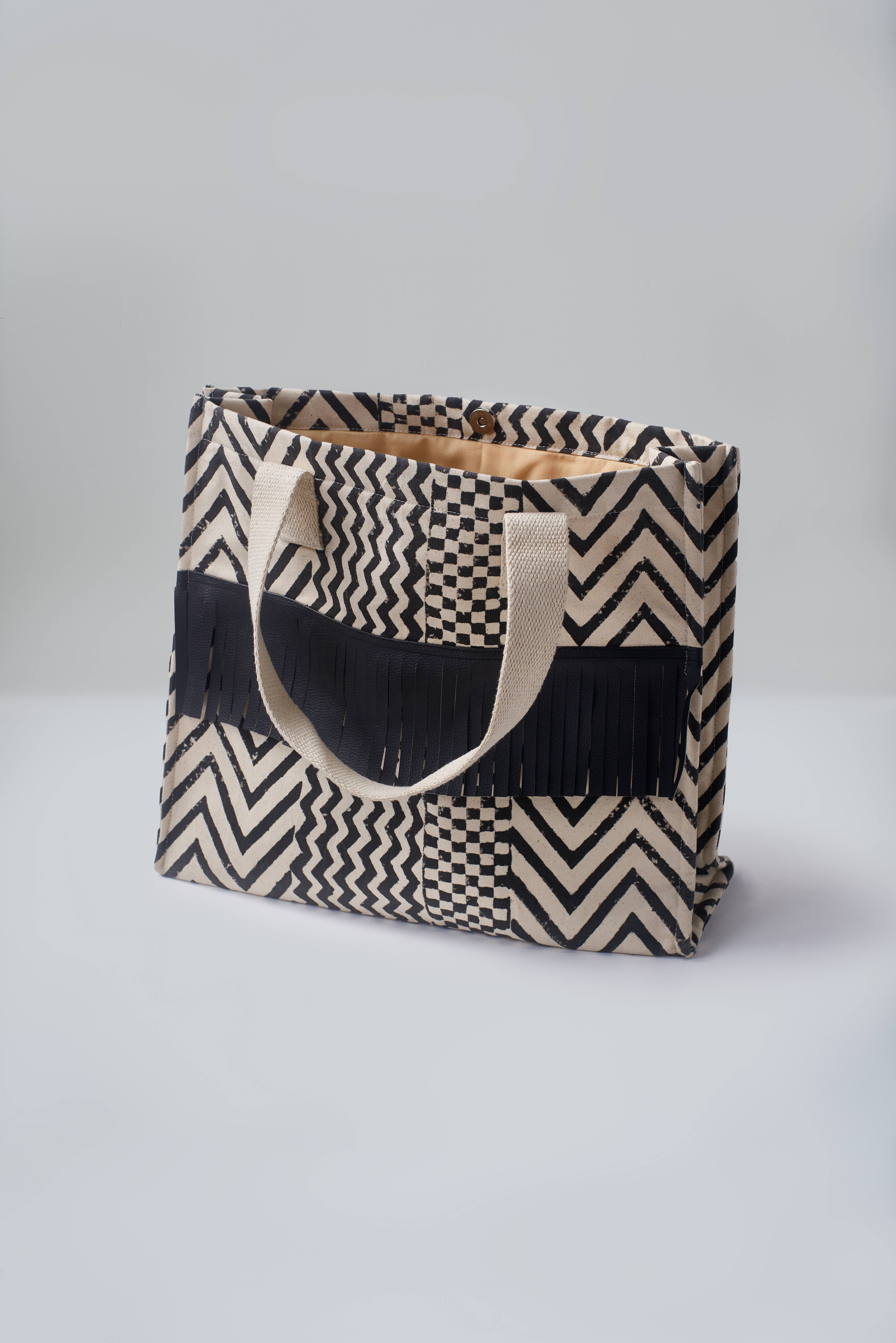 Atolia Designs – wholesale Tote bag – Women's – Monochrome Fringe Tote Bag