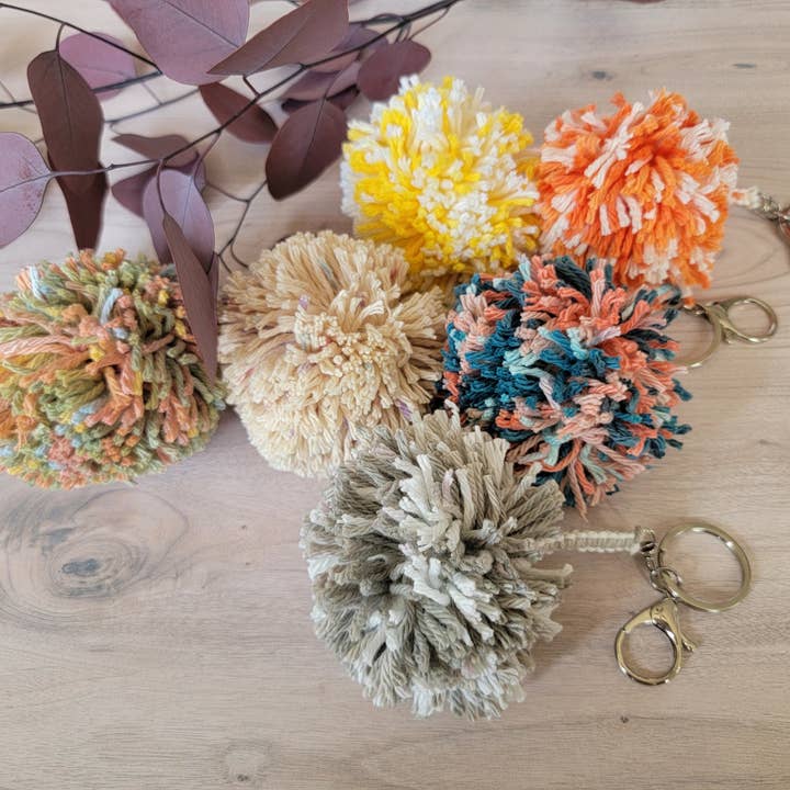 Nøglering - Pom Pom for engroshandel hos Knotty but Nice