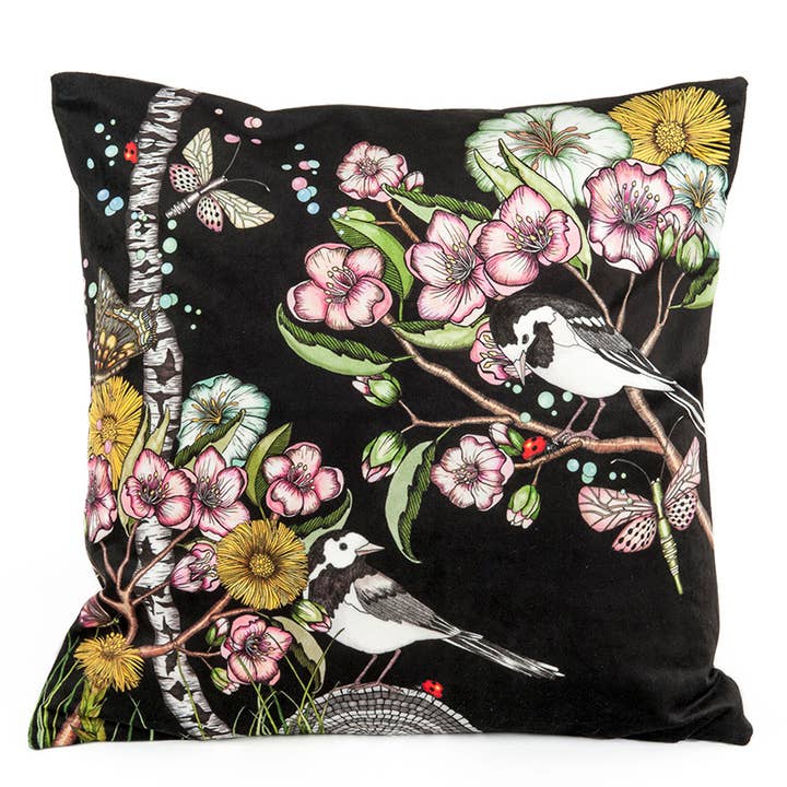 Nadja Wedin design – wholesale Prydnadskuddfodral – Kuddfodral 20x20” (48x48 cm) Wagtails Spring