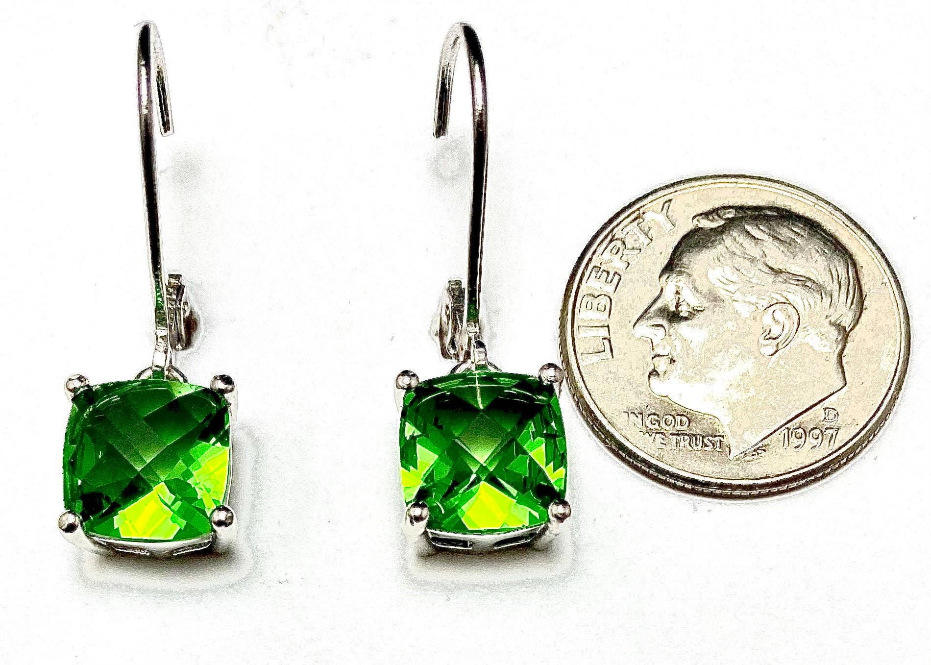 Twan Kee Jewelry - Venta al por mayor Pendientes colgantes - Colgante E90808LG Fancy Style con diseño de helenita en forma de cojín con forma de helenita4