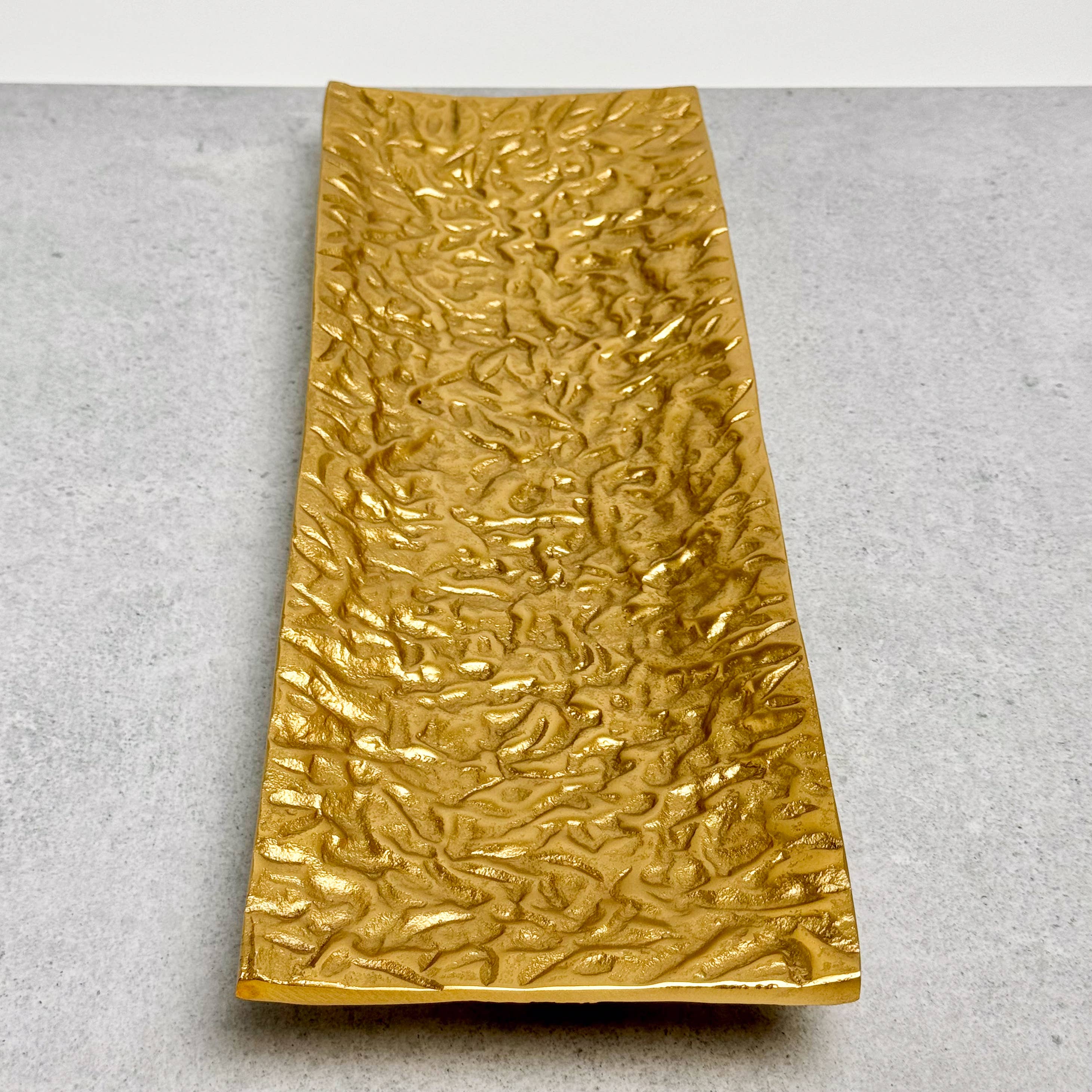 India Handicrafts Inc - Wholesale Decorative Tray - Gold Textured Aluminum Tray2