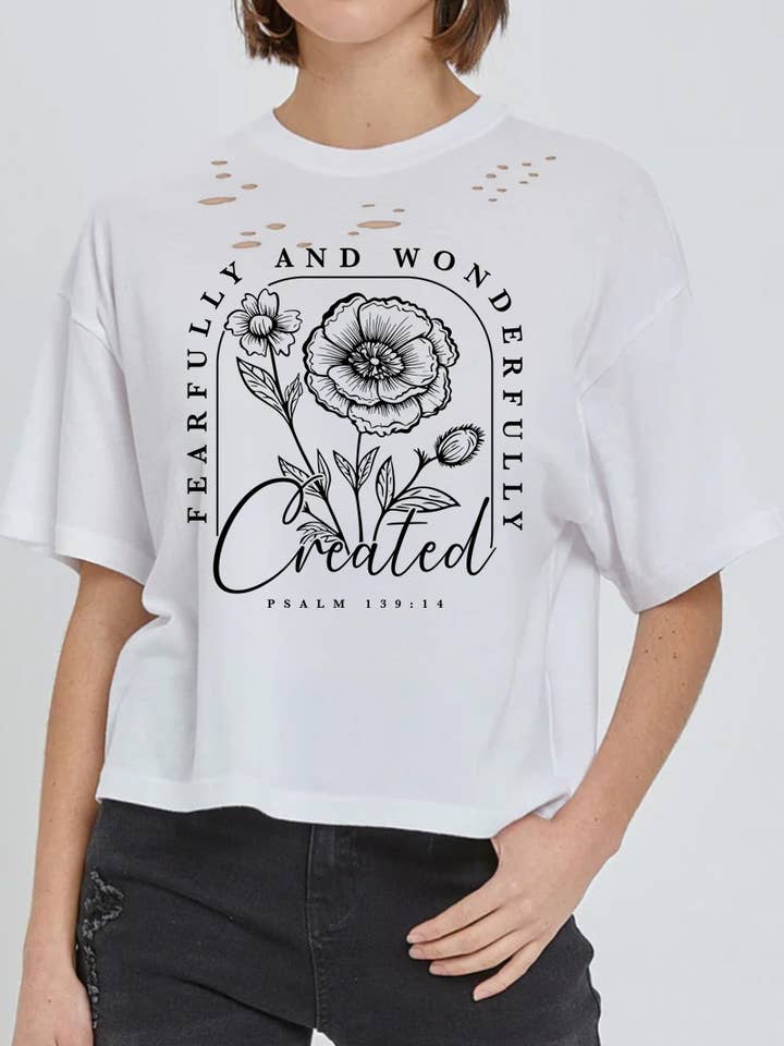 Haut court découpé décontracté "Créé avec crainte et merveille". pour la vente par DG WORLD