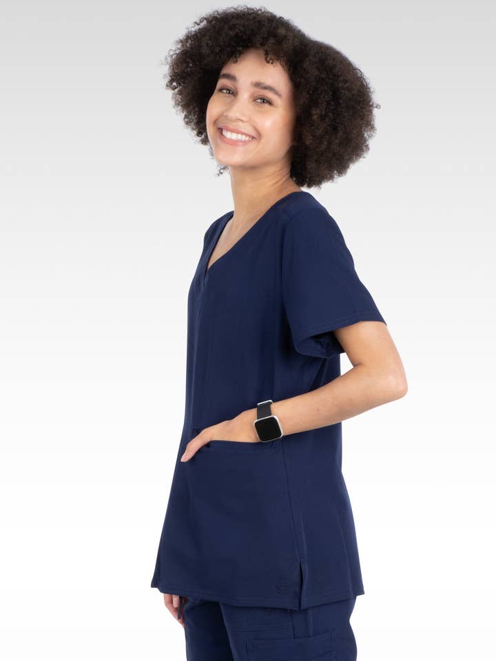 Aura Naturale - Wholesale Uniform voor gezondheidszorg - Dames - Kara Dames Ronde Hals Scrubstop met 4 Zakken (94002)22