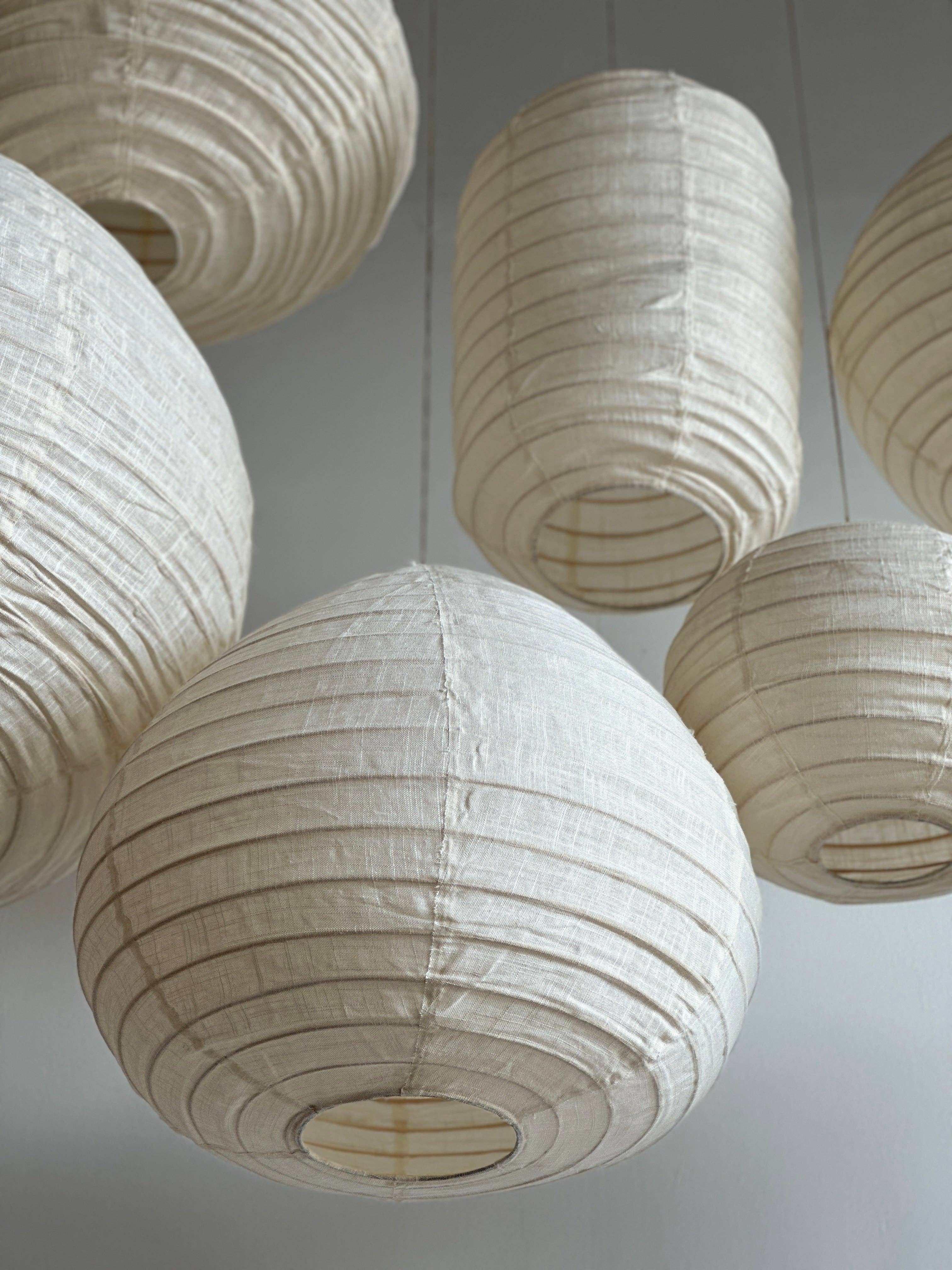Office Objets - Wholesale Chandelier/Hanging Light - Large Japanese-style pendant light in natural rattan and linen, drop-shaped H55 D6015
