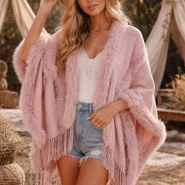 Capa com Franjas de Pêlo Sintético Chic PE379 por atacado de PEACH ACCESSORIES