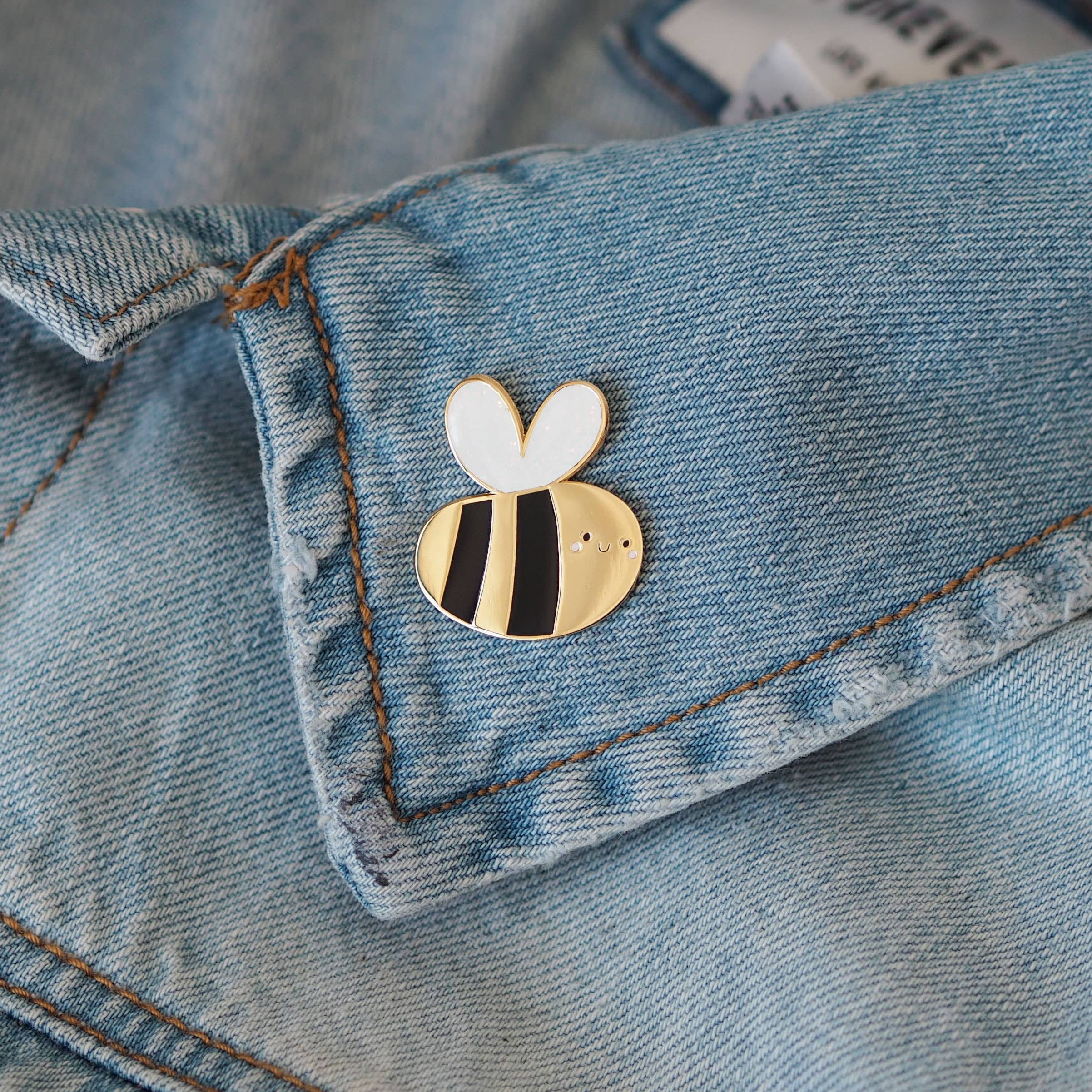 Nutmeg and Arlo - Wholesale Lapel Pin/Button - Bee Glitter Enamel Pin2