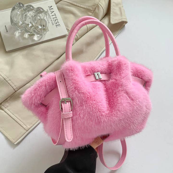 Kleine weiche Kunstfell-Tasche mit Magnetverschluss und Henkel für den Großhandel von Superbia