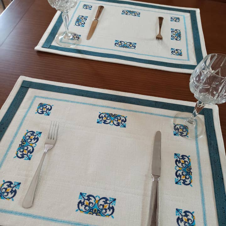 Mantel de Lino con Bordado de Azulejos y Marco de Corcho para venta al por mayor de JANELA D'ALMA