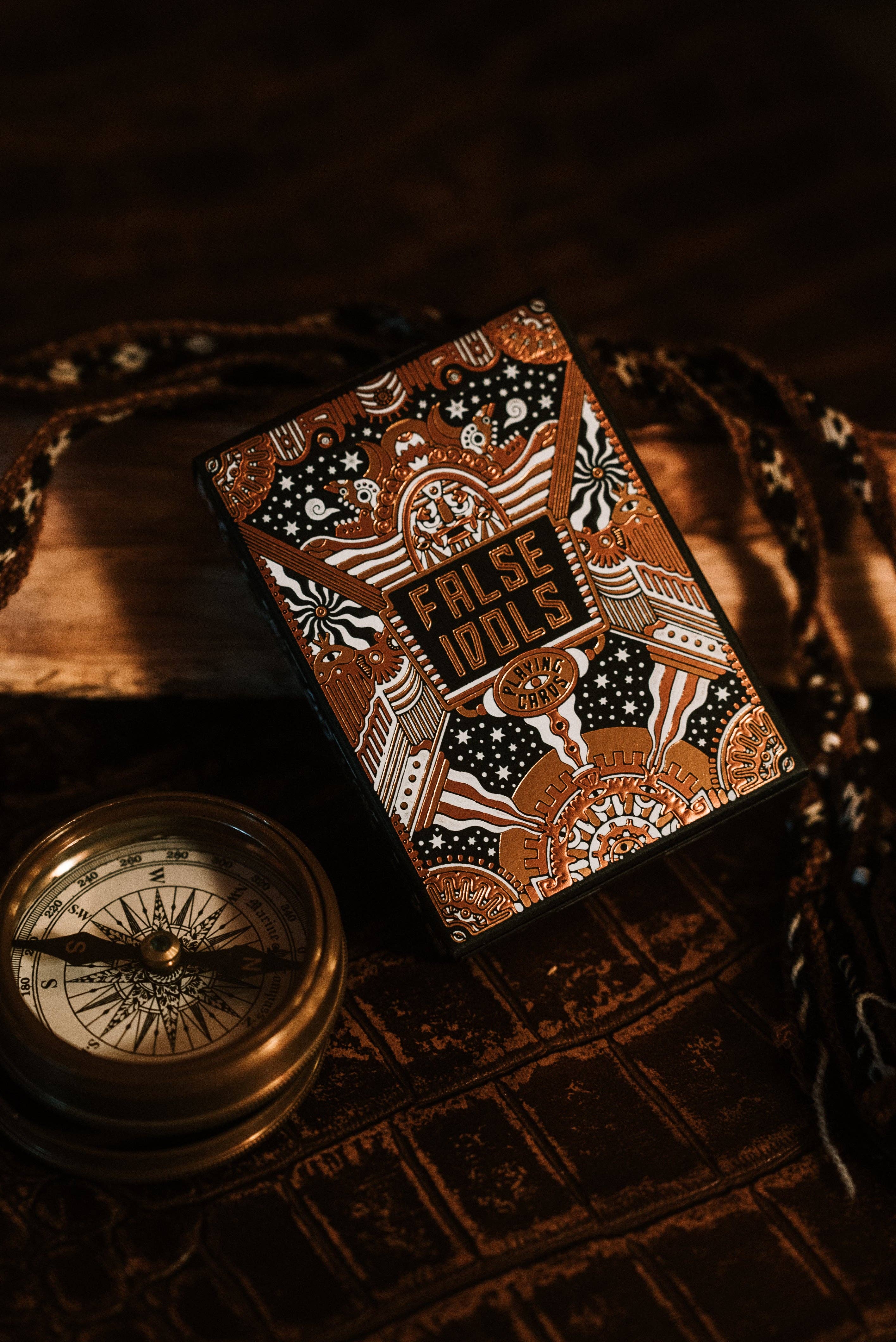 Joker and the Thief - Venta al por mayor Baraja de cartas - Falsos Ídolos Baraja de Cartas1