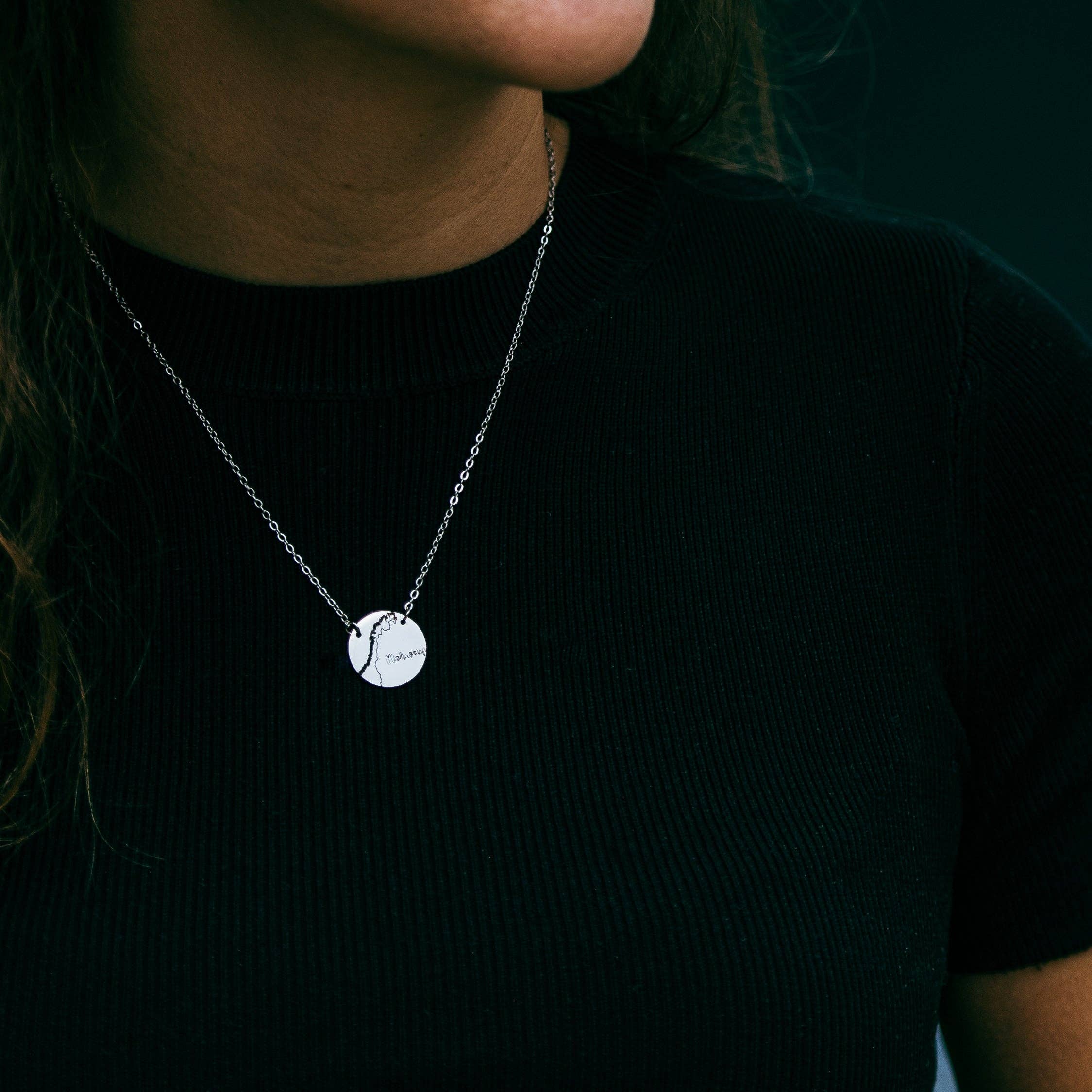 Arthousefern - Wholesale Pendant/Charm Necklace - Norway country outline round necklace- Stainless Steel3