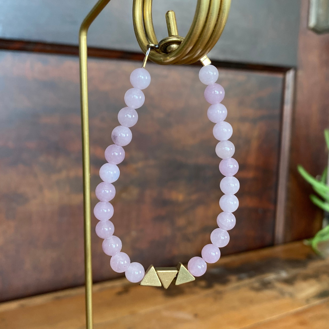 Seeds – Großhandel Perlenarmband – Duluth Armband | Halbedelsteinperlen | Dreiecke aus Messing17