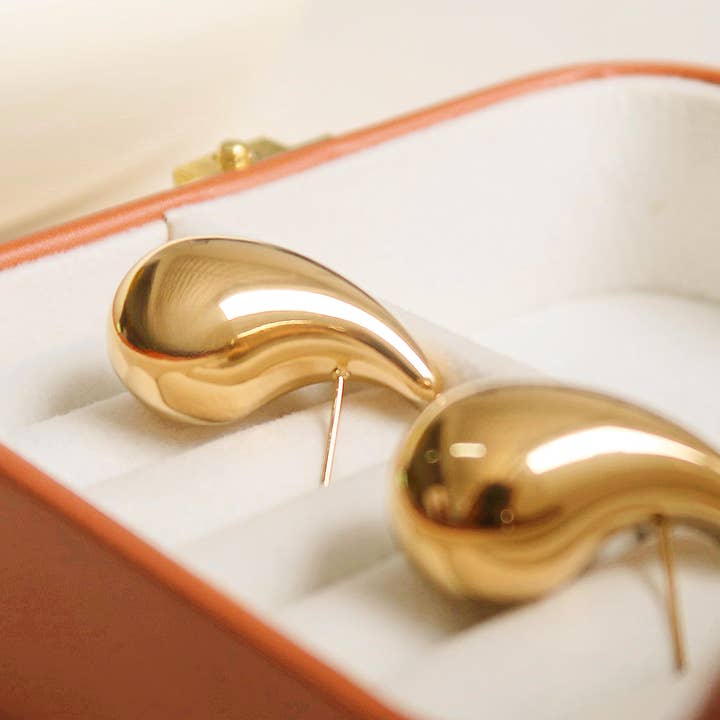 Flânerie by MAIQ - Wholesale Huggie Earrings - Colette 18K Gold Non-Tarnish Large Huggie Droplet Earring2