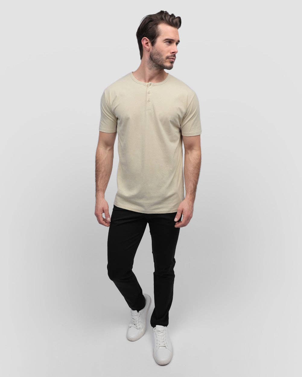 INTO THE AM – Engroshandel T-shirt – til mænd – Herre T-shirt med korte ærmer og henley-udskæring54