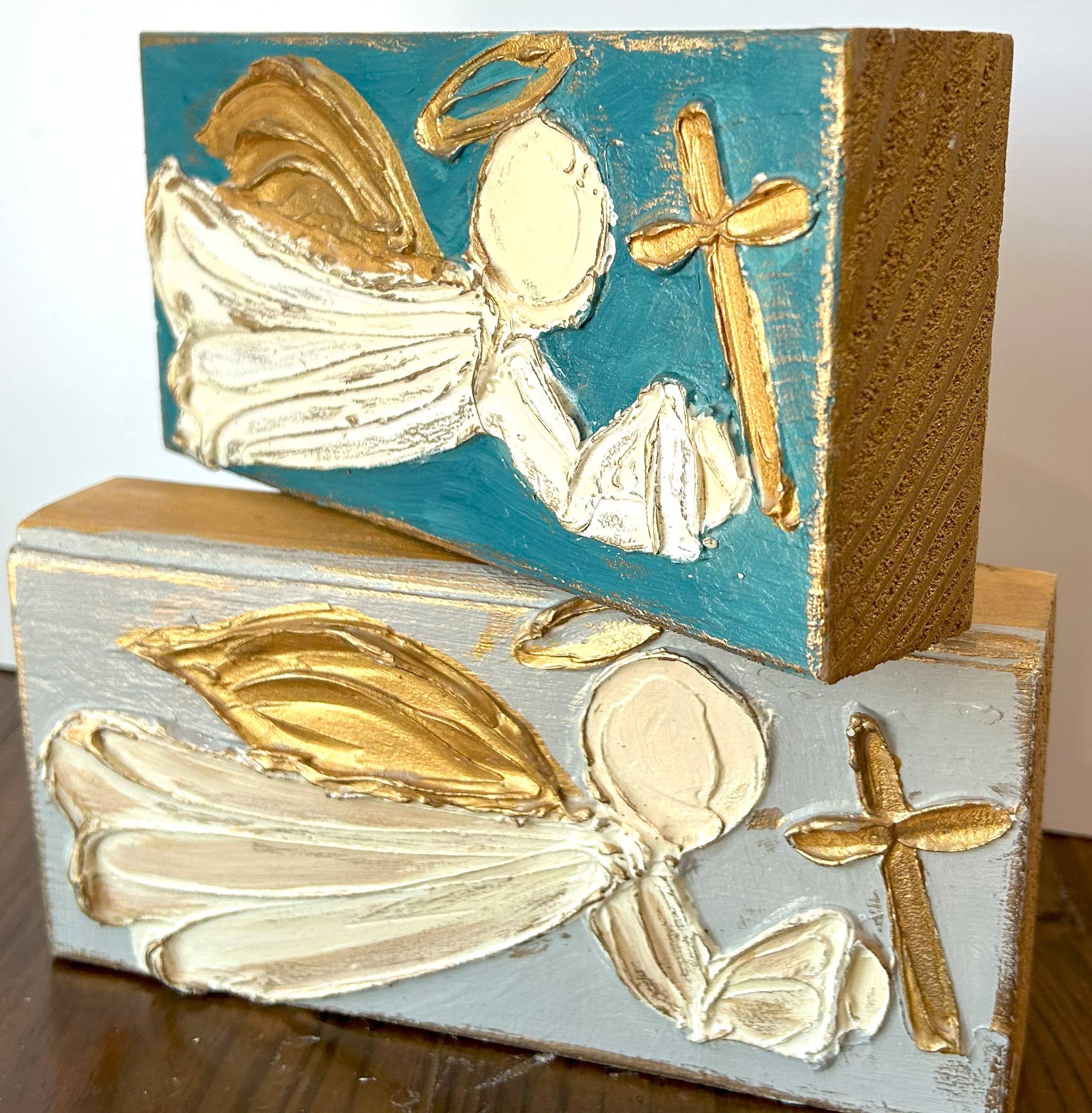 Coddiwomple – wholesale Christmas decoration – Flying Angel with cross painted textured block Christmas2