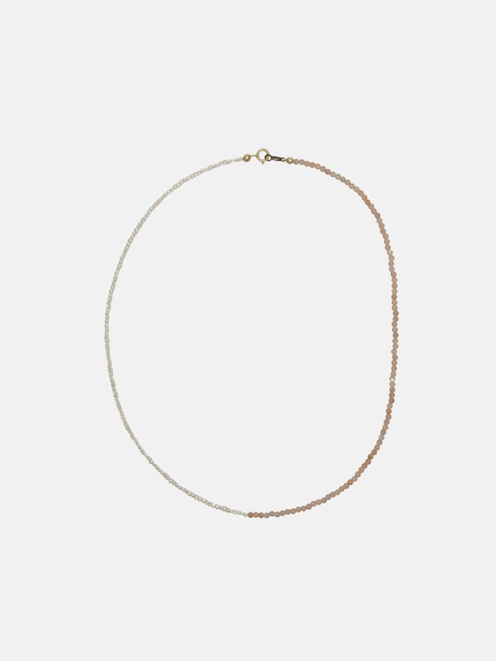 Emmie Halskette aus zwei Materialien mit Zuchtperlen und Edelsteinen für den Großhandel von ZYROLA