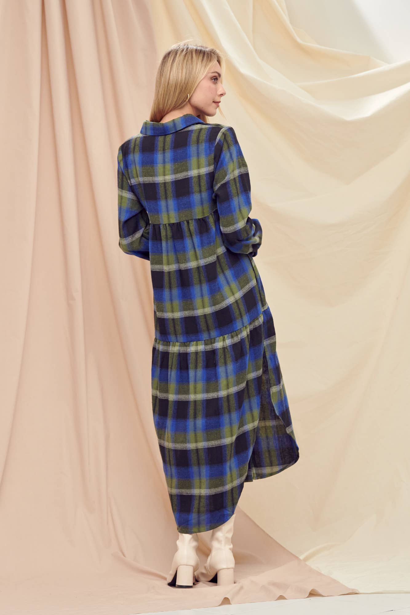Fore Collection – wholesale Dress – Women's – LONG SLEEVE PLAID BUTTON DOWN DOLPHIN HEM DRESS-DI6187FO11