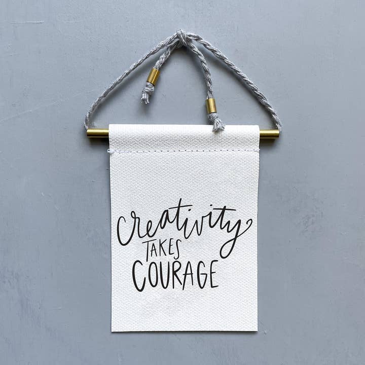 Bannière suspendue en laiton et ficelle pour la vente par Studio 336