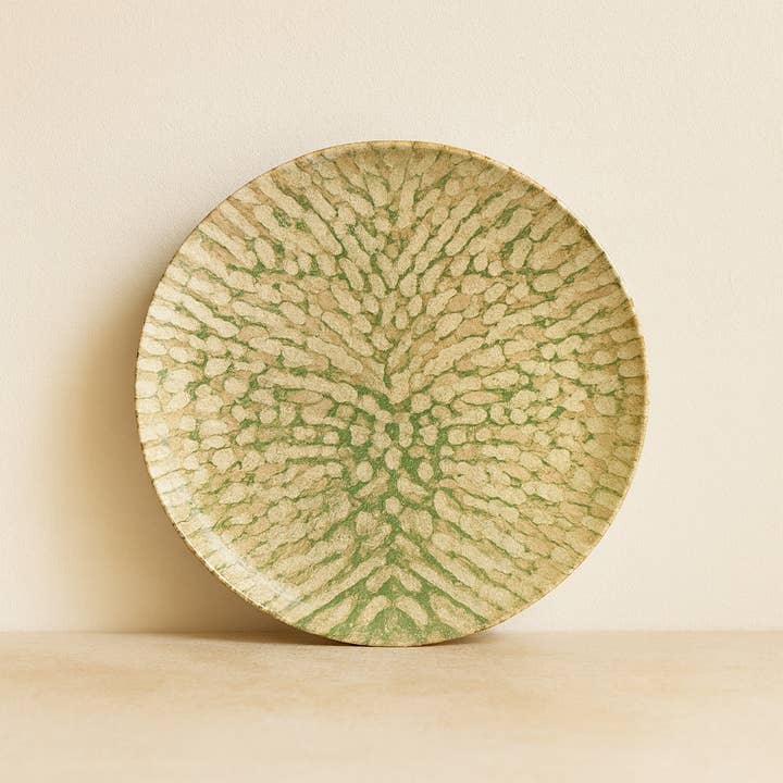 Platte schaal JADE 26cm in groen en beige aardewerk en andere Jade wholesale inkopen. Gratis retourzendingen en een 60-dagen netto betalingstermijn op Faire.com trends op Faire.