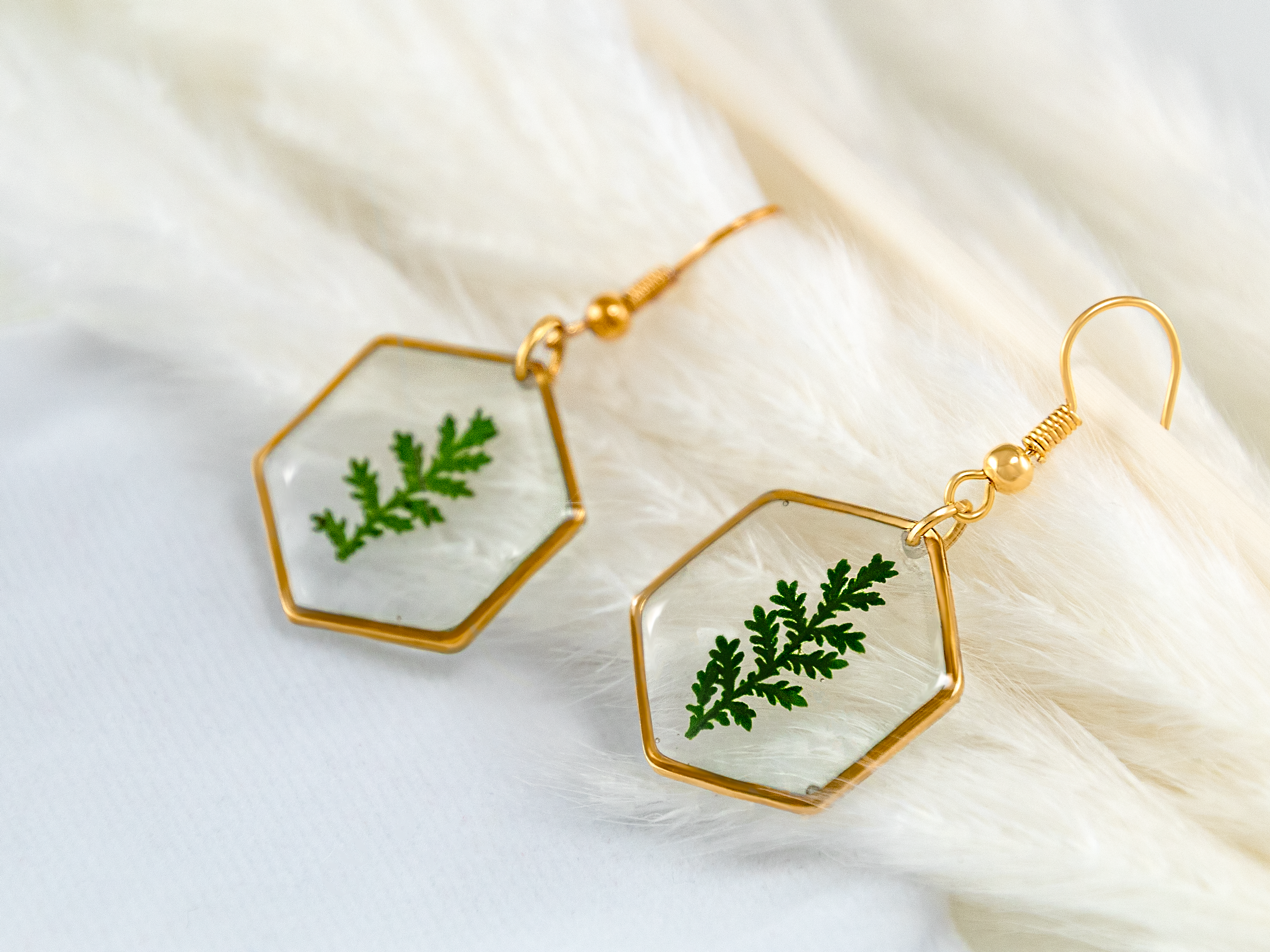 Allie and Posie – wholesale Dangle earrings – Mia hexagon dangle earrings with real dried fern in resin23