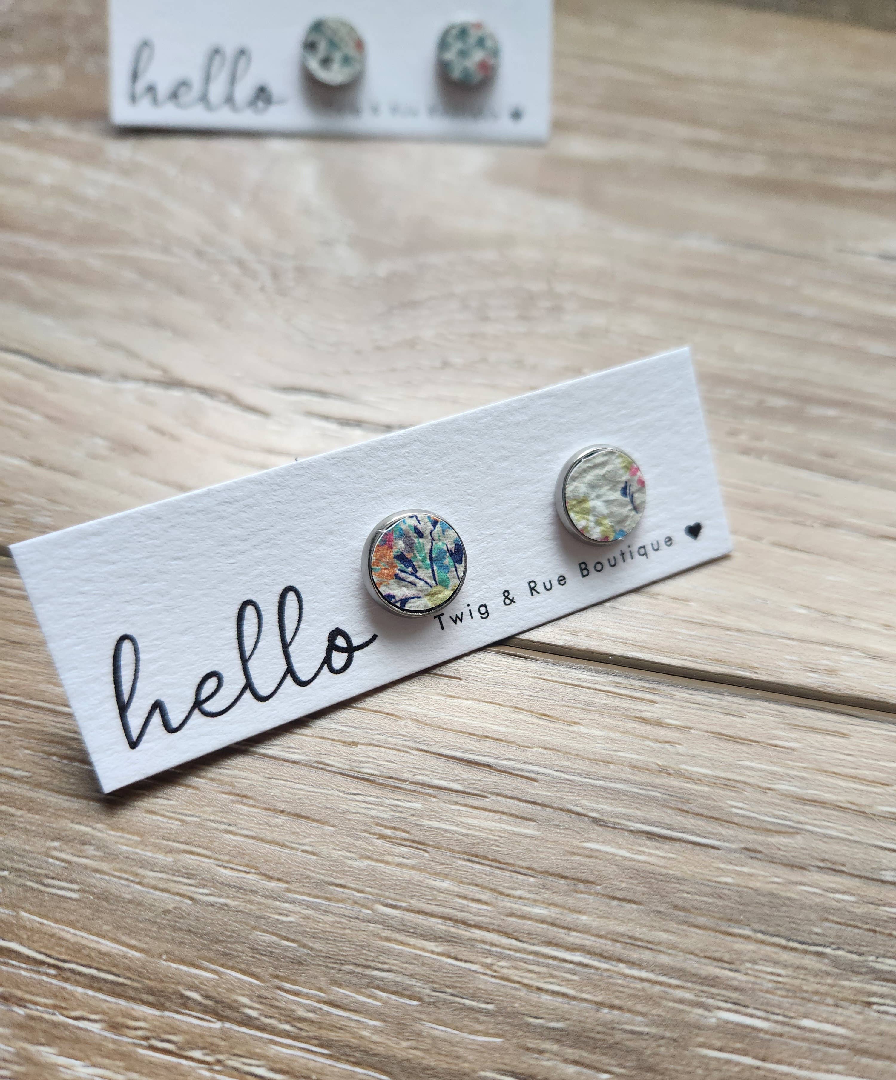 Twig & Rue boutique – Brincos de pino por atacado – Alças de botão em couro | Coleção de padrões2