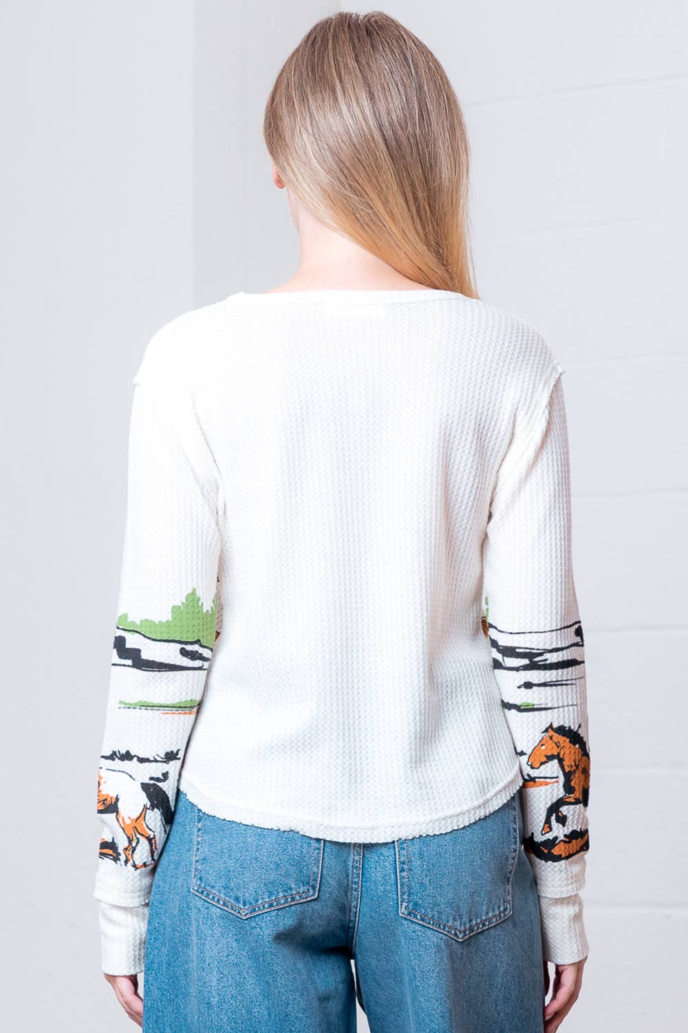 CREMA MULTI HT28791T-L/S CAMISETA TÉRMICA DE CUELLO REDONDO CON ESTAMPADO DE CABALLO EN TEJIDO WAFFLE de venta al por mayor en Faire3