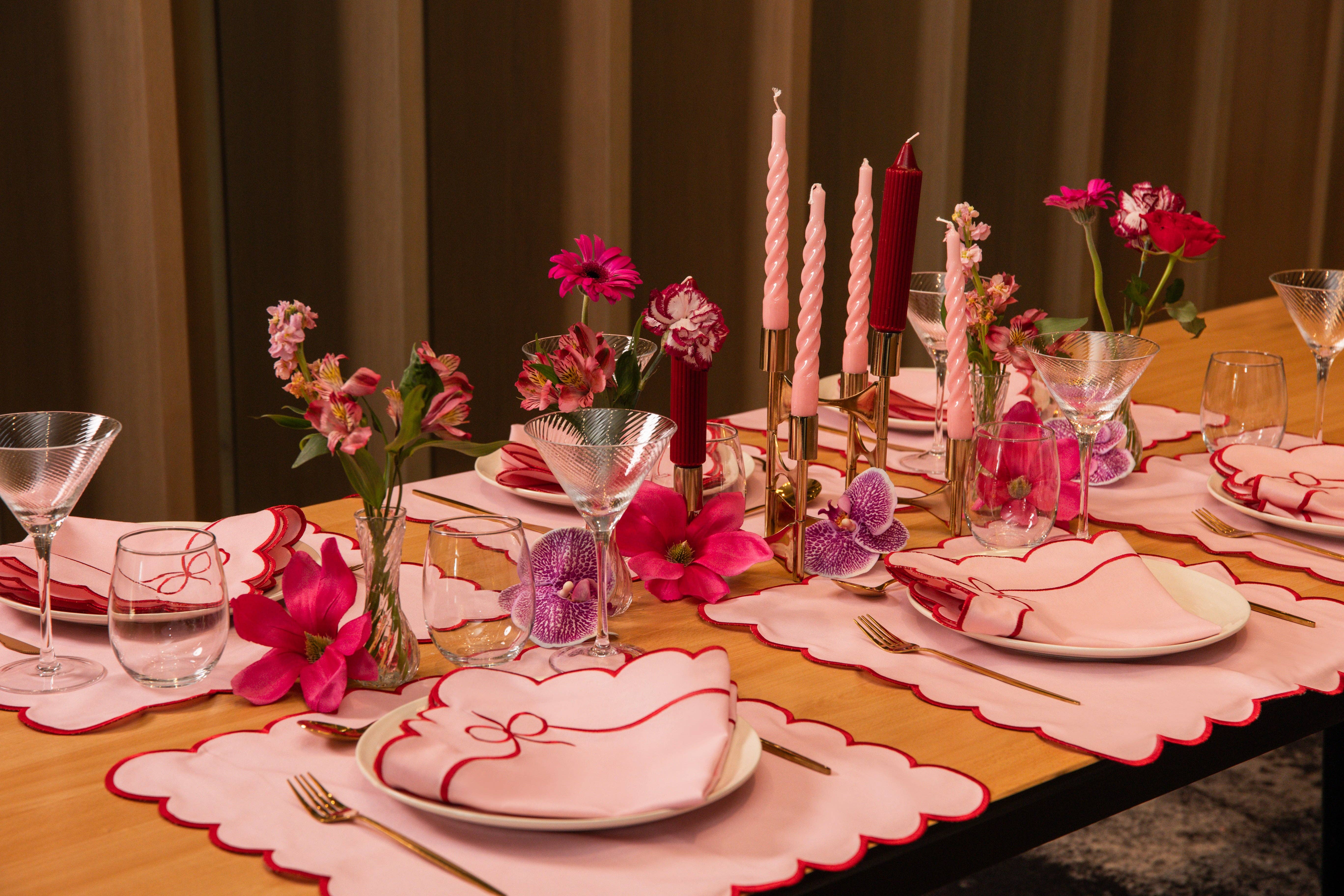 Top Tables Retail – wholesale Middags- och tygservett – Isobel Scallop Servetter - Rosa/Röd • Set om 62