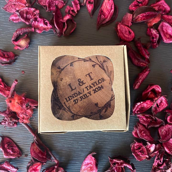 WoodCraftHaven - Vente Sous-verre - Sous-verres en bois fabriqués à la main : des cadeaux de mariage pour votre magasin5