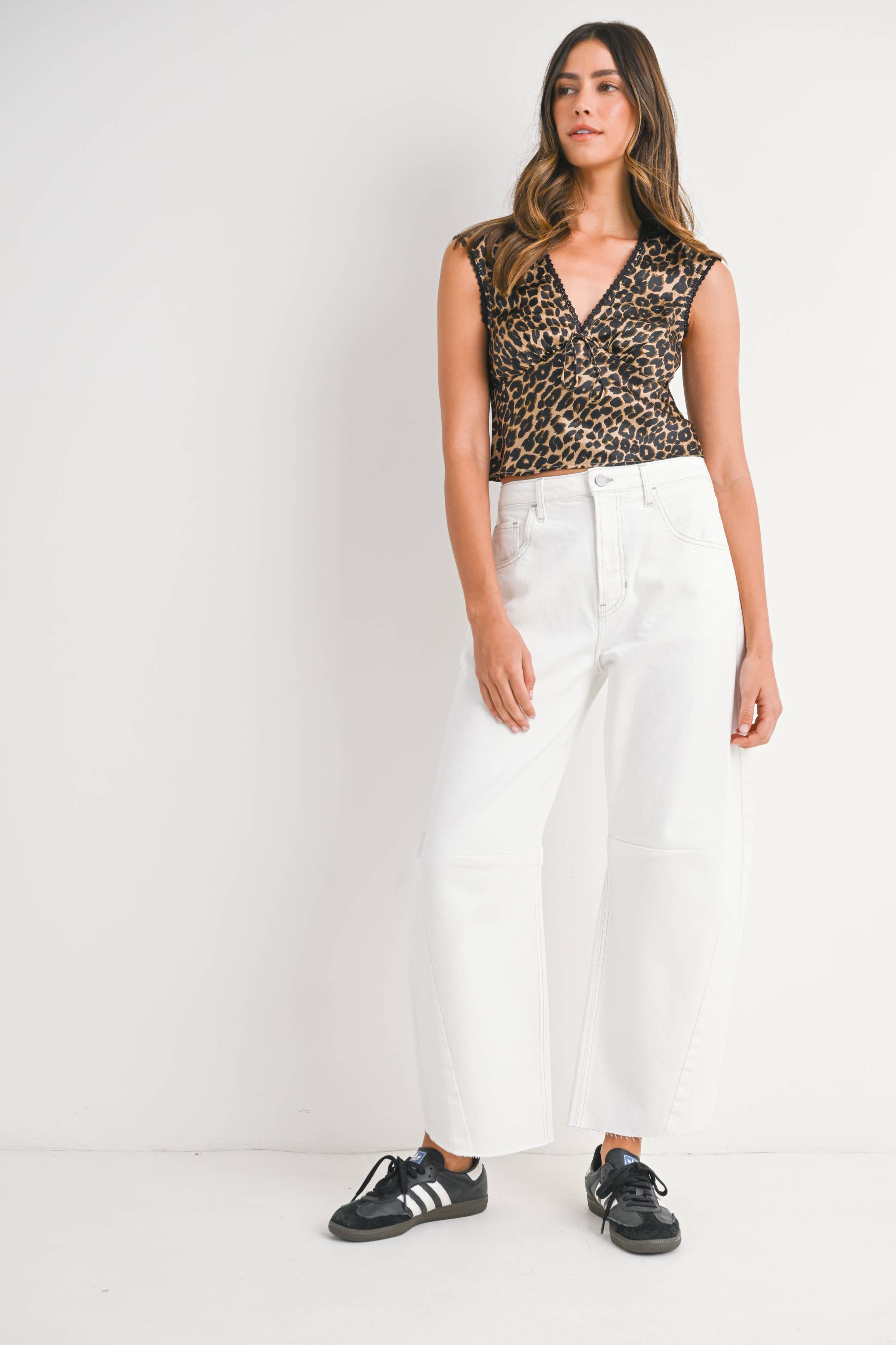 JUST BLACK DENIM - Wholesale Jeans - Women's - BP473J - OFF WHT - Barrel Jean w/ Seams 1