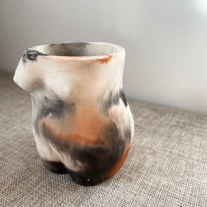 Maureen Luxe Studio – wholesale Vase – Rosa Female Body Vase1