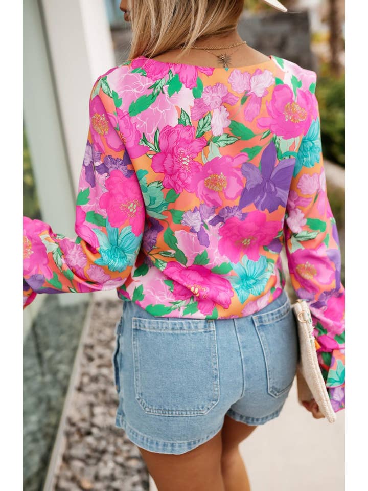 Multi Shiloh Blommig volangskjortblus Top-Multi för wholesale på Faire