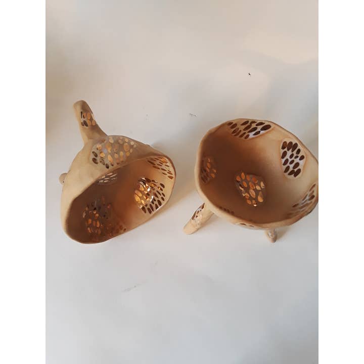 CURIOUS CLAY - Vente Assiettes/plats/bols de décoration - Trépied doré