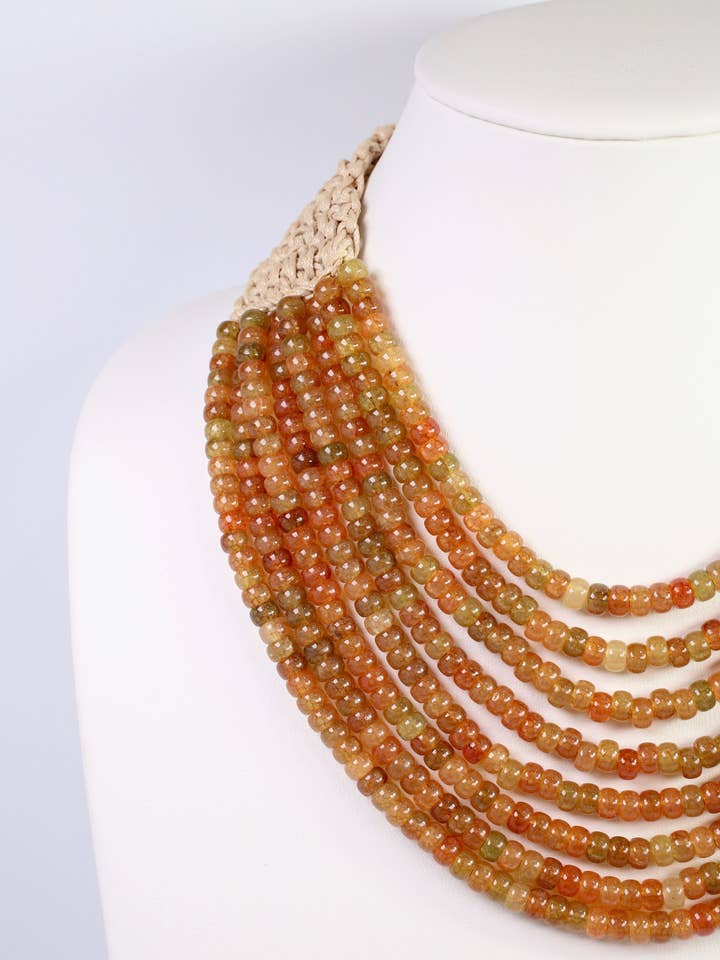 Collier à plusieurs rangs en perles Ironwood Tortue pour la vente par Caroline Hill